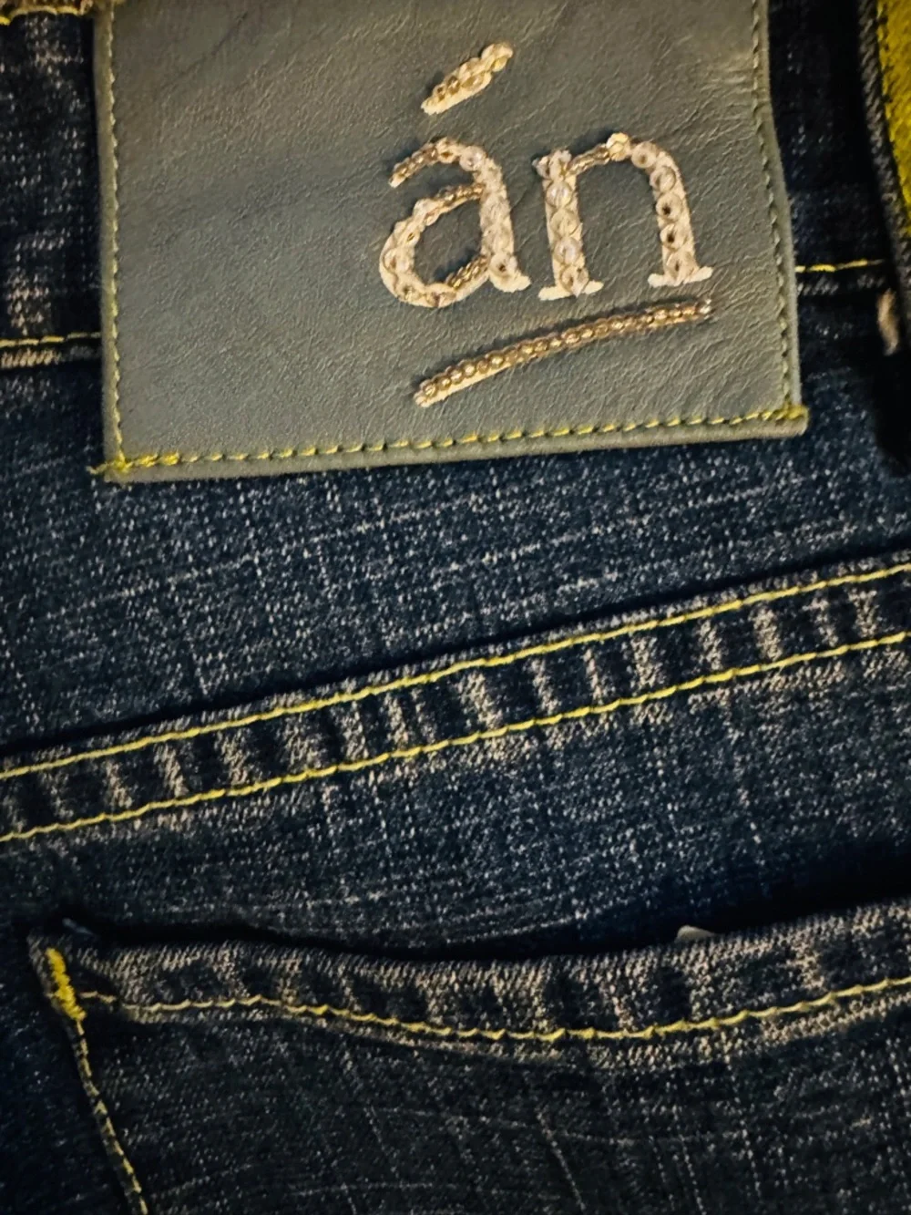 ‘An jeans- Chic one-of-a-kind Women’s Blue Wash Designer Jeans - Picture 7 of 10